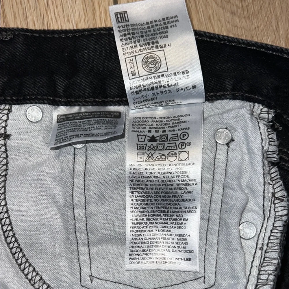 EUC - 505 Red Tab Levi's Black Denim Jeans - Picture 12 of 13